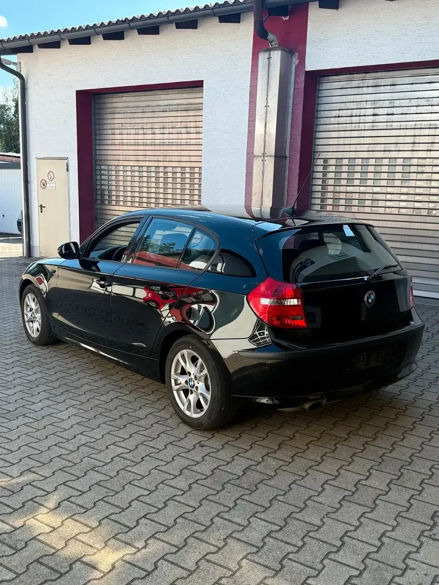 Gebraucht BMW 116 122 PS (89 kW) 2010 Schwarz Kleinwagen