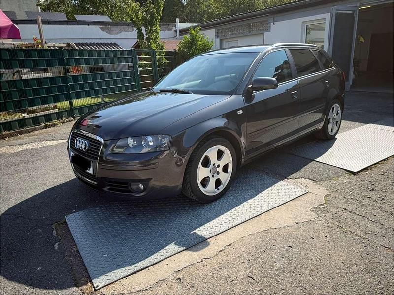 Grau Gebraucht 2006 Audi A3 Ambition Kleinwagen | 4.499 € (Teuer) - Bild 1/4