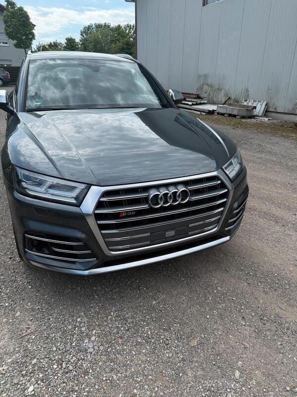Grau Gebraucht 2020 Audi SQ5 SUV | 43.000 € (Superpreis) - Bild 1/4