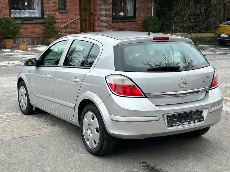 Gebraucht Opel Astra Edition 105 PS (77 kW) 2006 Silber Limousine
