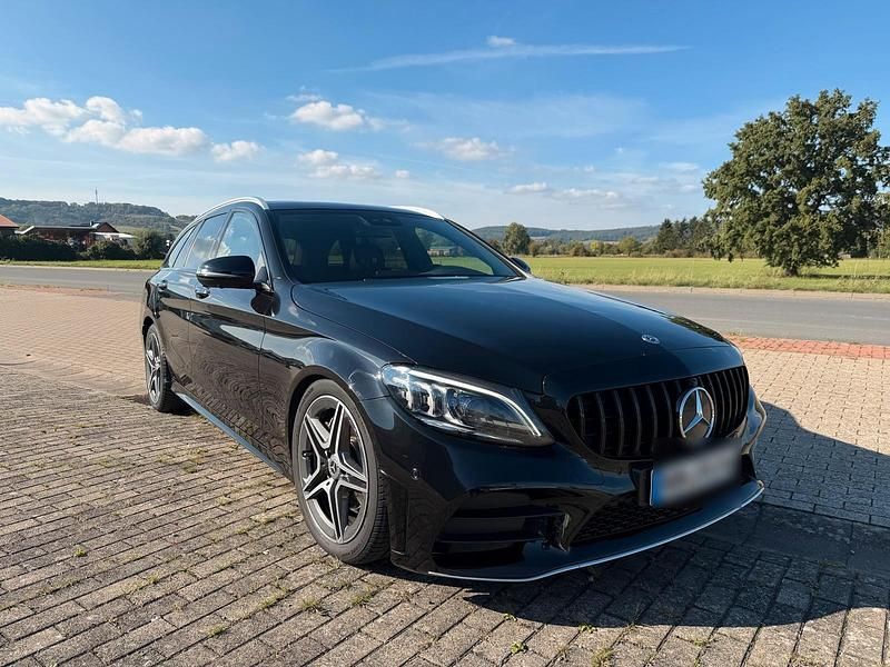 Schwarz Gebraucht 2019 Mercedes C300 AMG line Kombi | 24.900 € (Guter Preis) - Bild 1/4