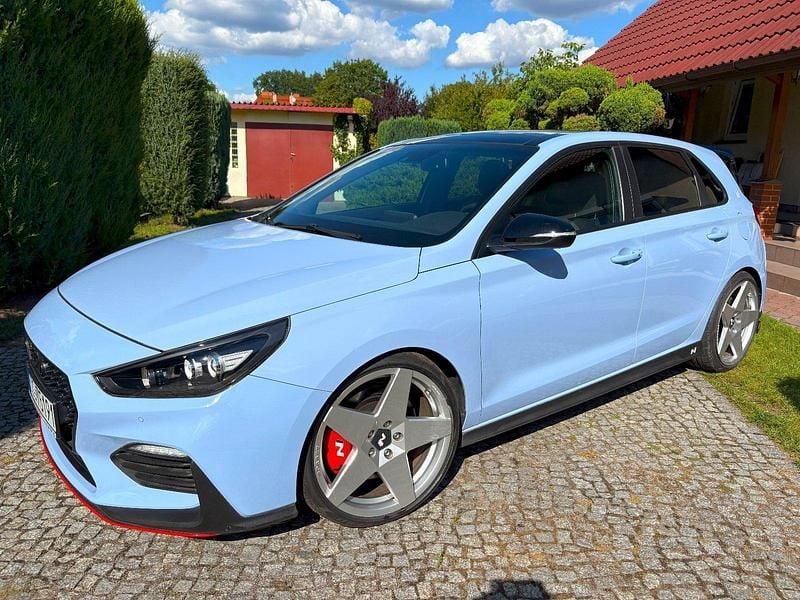 Blau Gebraucht 2017 Hyundai i30 Limousine | 21.300 € (Fairer Preis) - Bild 1/4
