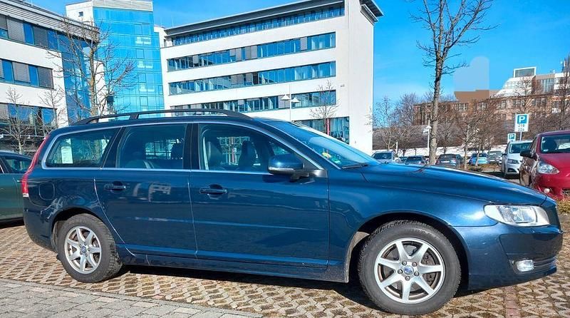 Gebraucht Volvo V70 Momentum 136 PS (100 kW) 2014 Blau Kombi