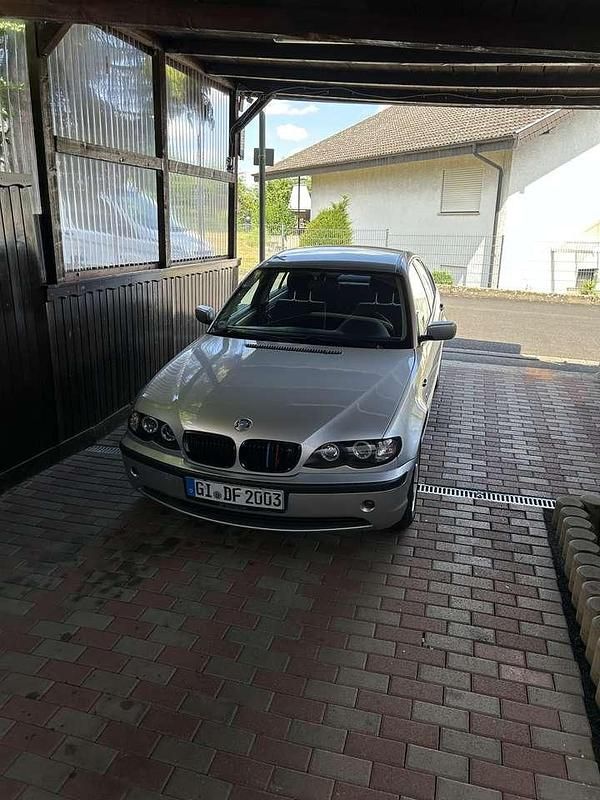 Silber Gebraucht 2002 BMW 318 Limousine | 2.000 € (Guter Preis) - Bild 1/4