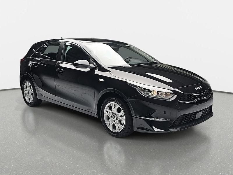 Neu Kia Ceed Comfort 140 PS (102 kW) 2025 Grün Kleinwagen