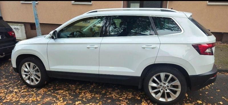 Weiß Gebraucht 2017 Skoda Karoq Style SUV | 17.700 € (Guter Preis) - Bild 1/4