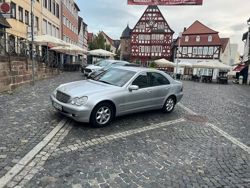 Silber Gebraucht 2002 Mercedes C200 Limousine | 9.000 € - Bild 1/3