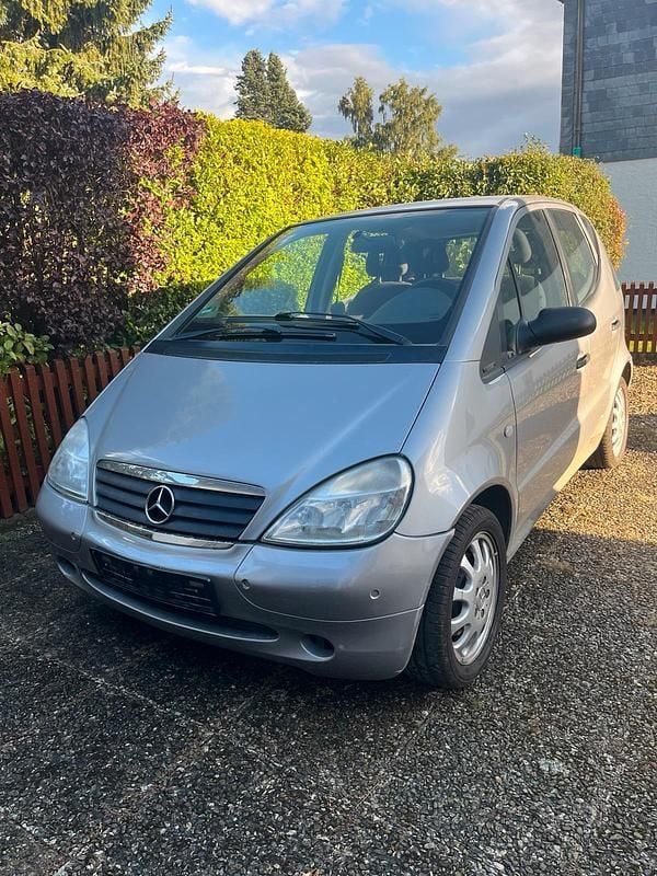 Grau Gebraucht 2001 Mercedes A160 Kleinwagen | 1.899 € (Fairer Preis) - Bild 1/4
