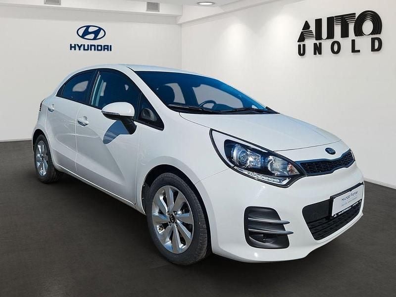 Second-hand Kia Rio 109 CP (80 kW) 2016 Alb Hatchback