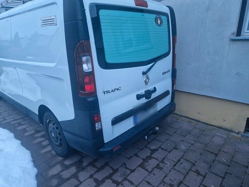 Gebraucht Renault Traffic 139 PS (102 kW) 2016 Weiß Pickup