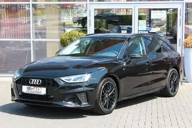 Gebraucht Audi A4 S-Line 163 PS (119 kW) 2023 Mythosschwarzmet. (metallic) Kombi