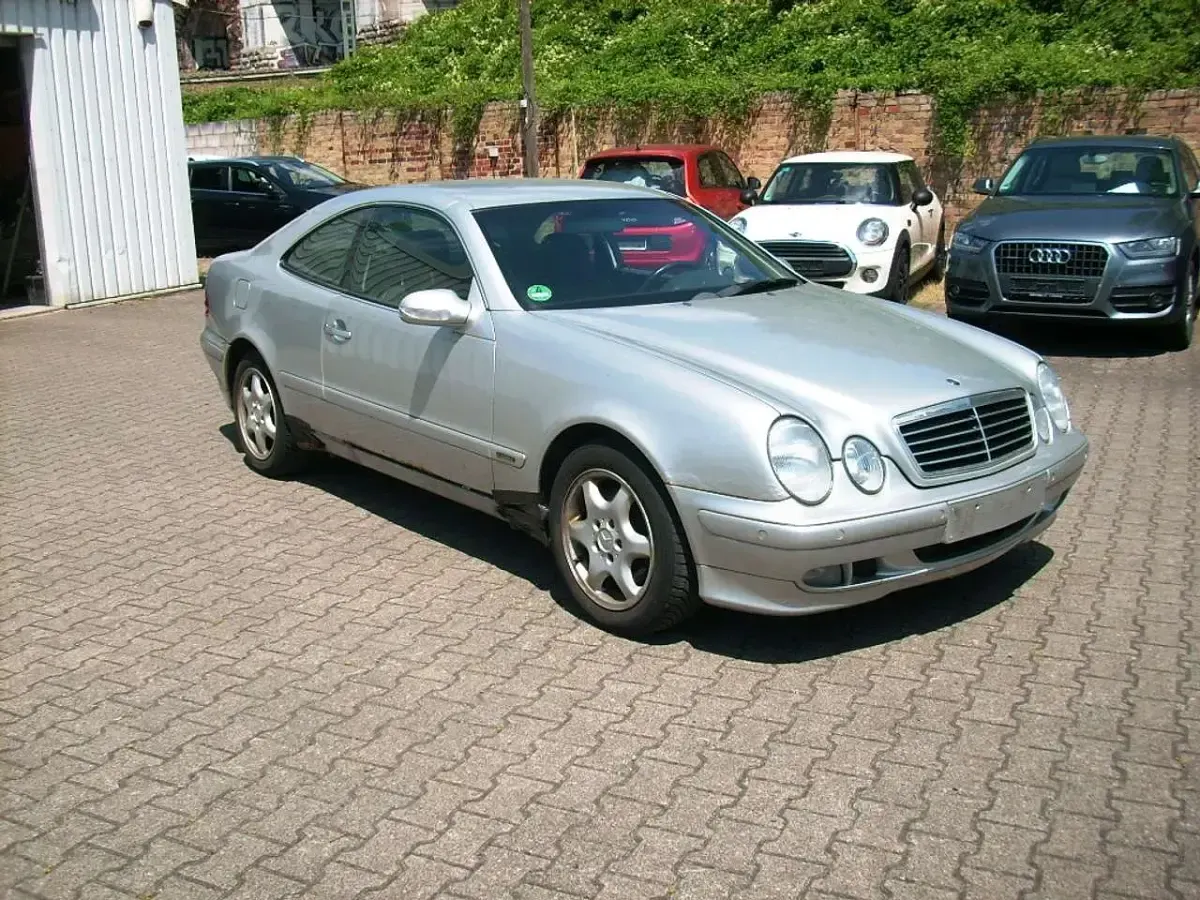 Gebraucht Mercedes CLK320 Elegance 218 PS (160 kW) 2000 Silber Coupé