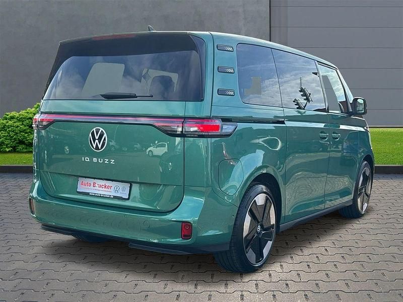 Gebraucht VW ID. Buzz Pro 150 kW (204 PS) 2023 Bay leaf green metallic Van / Kleinbus