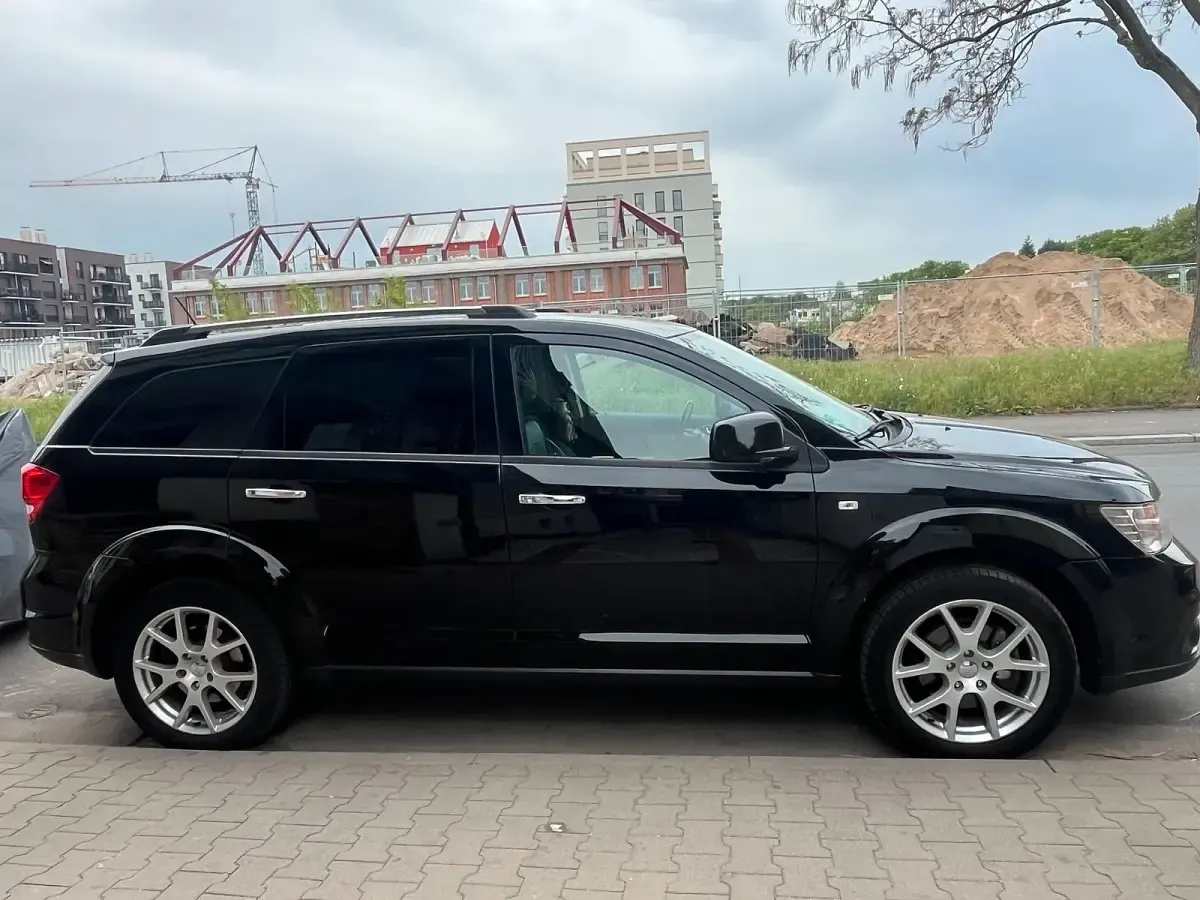 Używany Dodge Journey 280 KM (205 kW) 2016 Czarny SUV