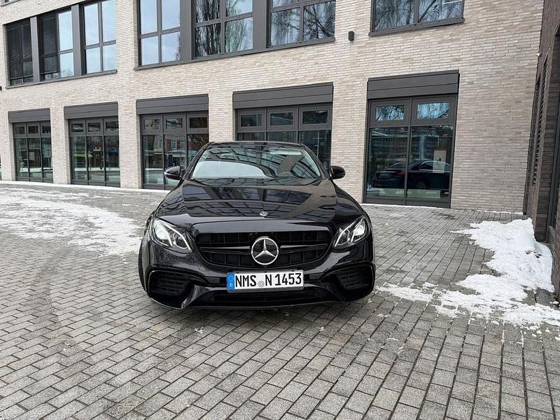 Gebraucht Mercedes E220 AMG 194 PS (142 kW) 2019 Schwarz Limousine