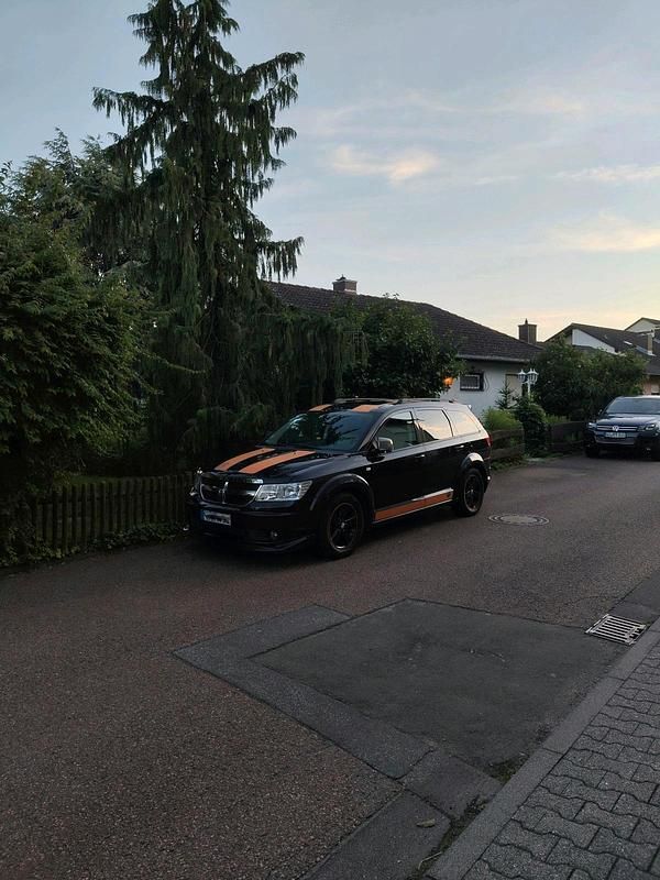 Schwarz Gebraucht 2025 Dodge Journey SUV | 7.999 € - Bild 1/4