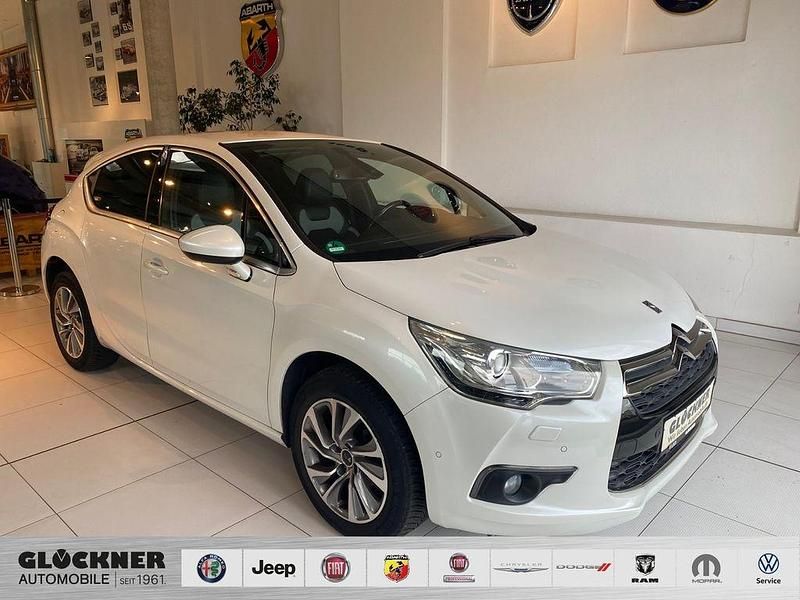 Weiß Gebraucht 2015 Citroën DS4 Chic Kleinwagen | 11.490 € (Teuer) - Bild 1/4