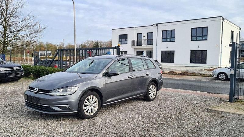 Grau Gebraucht 2017 VW Golf VII Comfortline Kombi | 9.500 € (Fairer Preis) - Bild 1/4