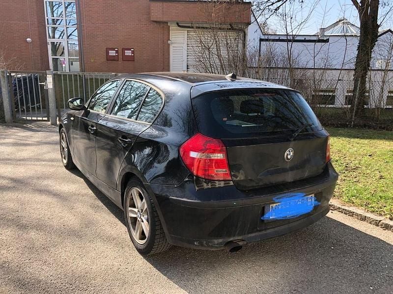 Gebraucht BMW 116 122 PS (89 kW) 2011 Schwarz Kleinwagen