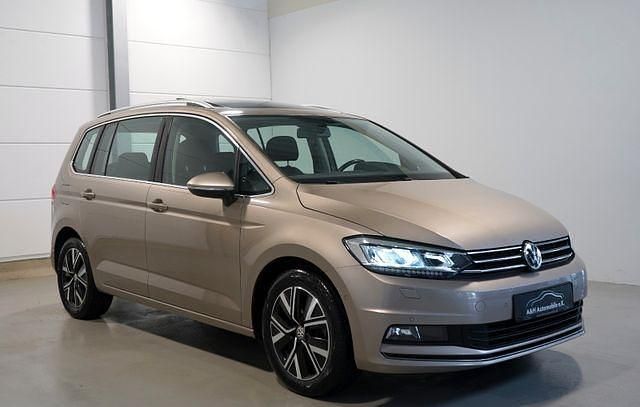 Beige Gebraucht 2019 VW Touran Highline Van / Kleinbus | 20.850 € (Fairer Preis) - Bild 1/4