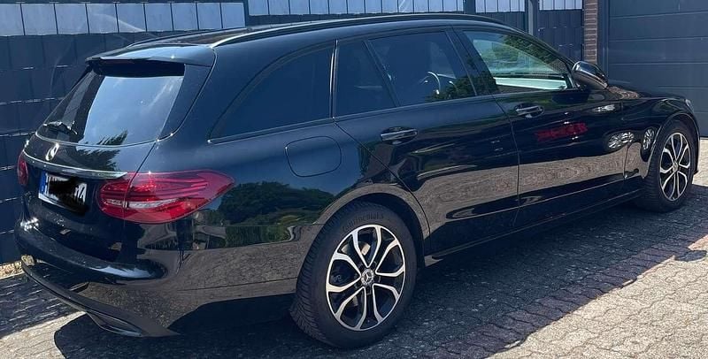 Schwarz Gebraucht 2019 Mercedes C200 Kombi | 24.990 € (Fairer Preis) - Bild 1/4