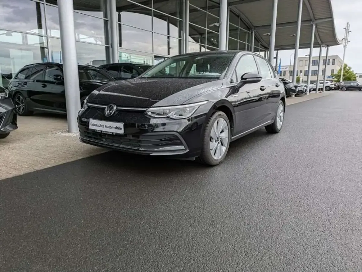 Gebraucht VW Golf VIII 150 PS (110 kW) 2023 Deep black pearlescent Kleinwagen