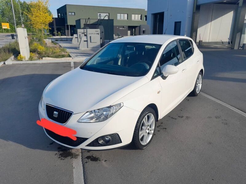 Weiß Gebraucht 2010 Seat Ibiza Sport Limousine | 2.500 € (Guter Preis) - Bild 1/4