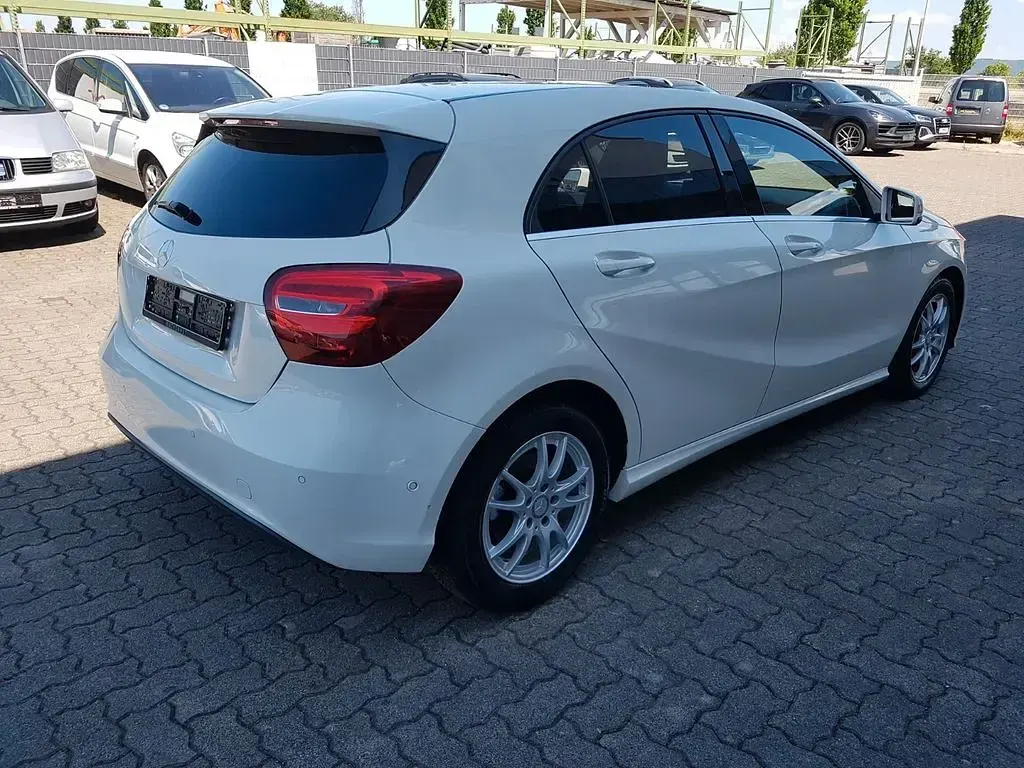 Gebraucht Mercedes A180 109 PS (80 kW) 2016 Weiß Kleinwagen