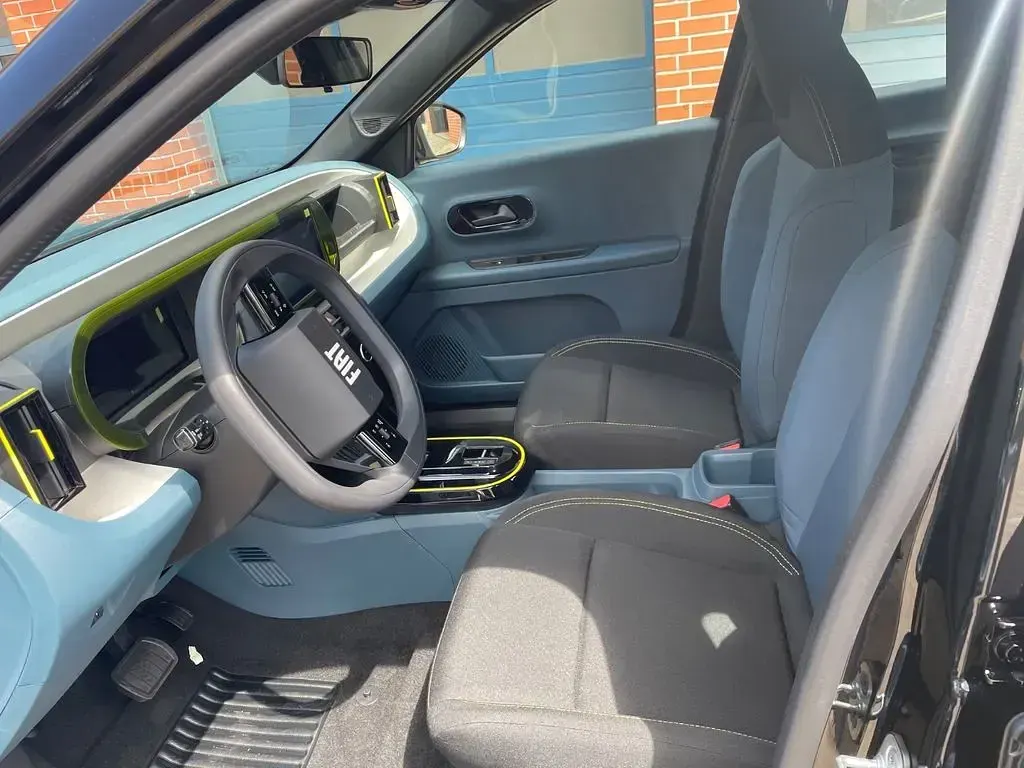 Gebraucht Fiat Grande Panda Icon 83 kW (113 PS) 2026 Schwarz Kleinwagen