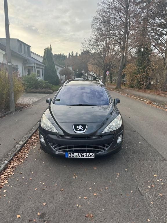 Grau Gebraucht 2011 Peugeot 308 Premium Limousine | 2.490 € (Guter Preis) - Bild 1/4