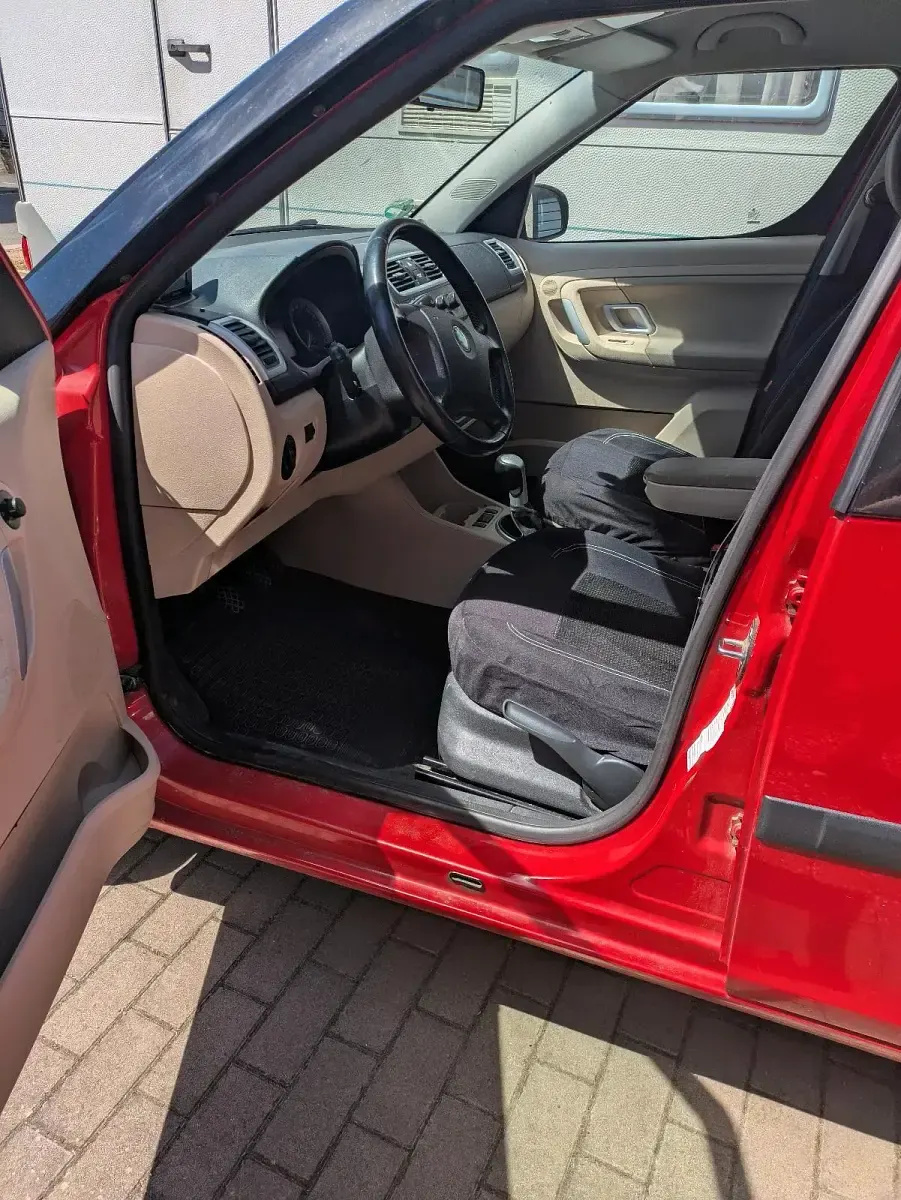 Gebraucht Skoda Roomster 105 PS (77 kW) 2008 Rot Van / Kleinbus