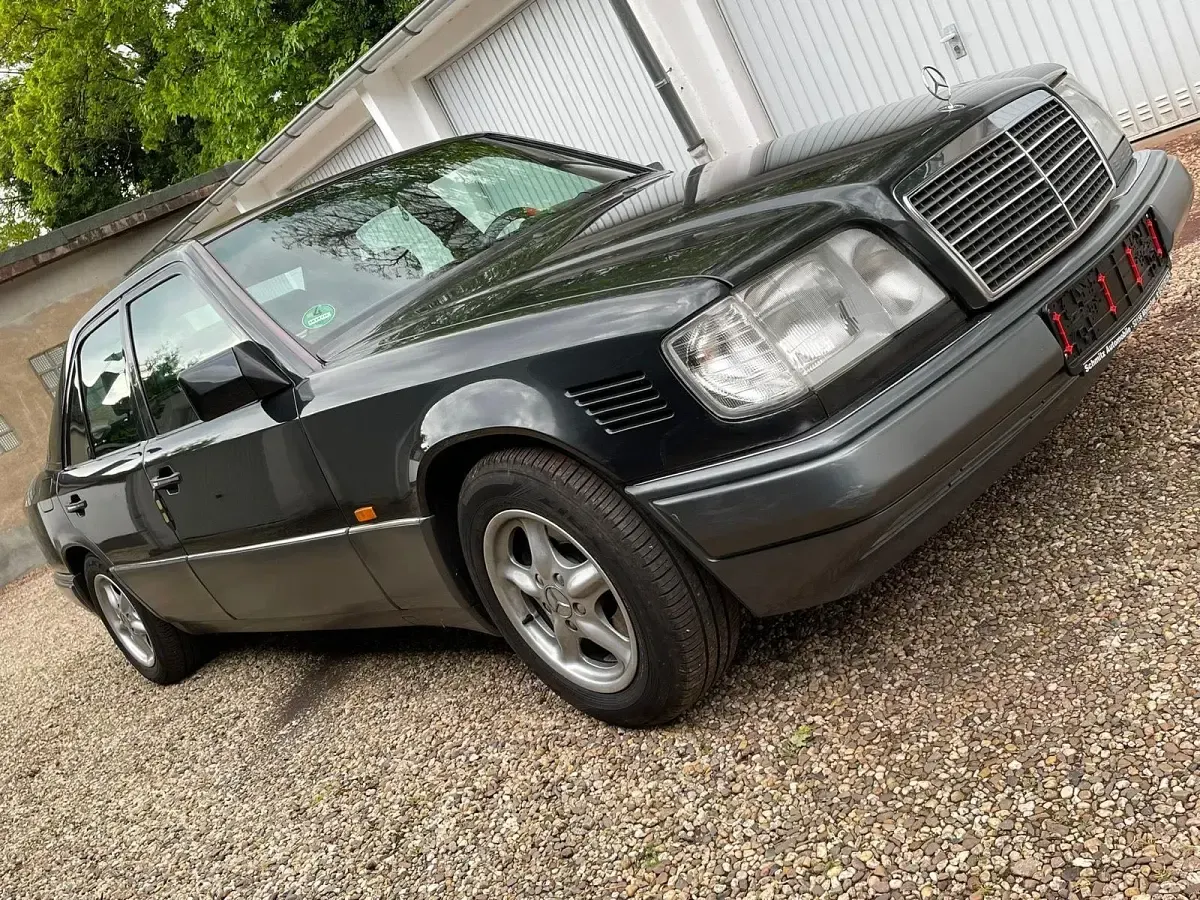 Usata Mercedes E250 113 CV (83 kW) 1995 Nero Berlina
