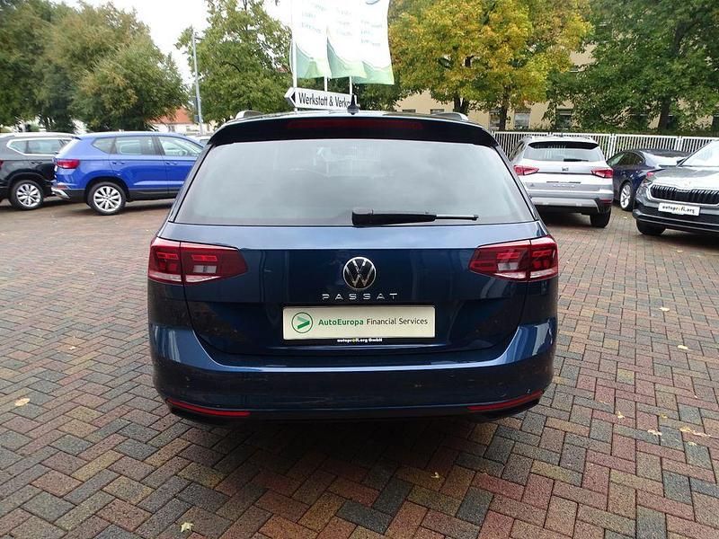Gebraucht VW Passat 150 PS (110 kW) 2023 Blau Kombi