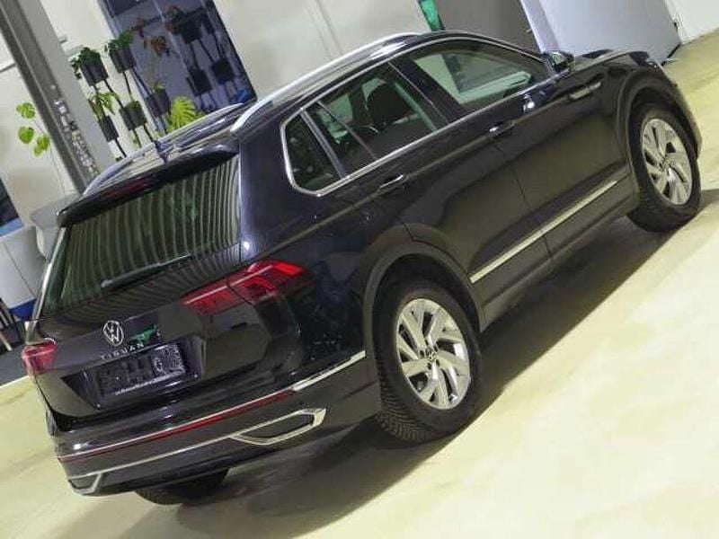 Gebraucht VW Tiguan Elegance 150 PS (110 kW) 2022 Deep black pearlescent (metallic) SUV