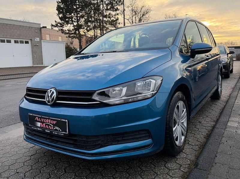 Gebraucht VW Touran Trendline 110 PS (80 kW) 2018 Blau Van / Kleinbus