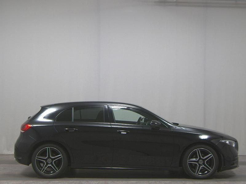 Schwarz Gebraucht 2022 Mercedes A180 AMG line | 20.680 € (Superpreis) - Bild 1/4