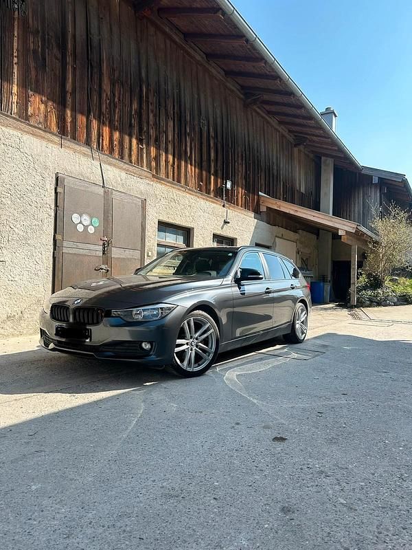 Gebraucht BMW 320 M Performance 183 PS (134 kW) 2014 Grau Kombi