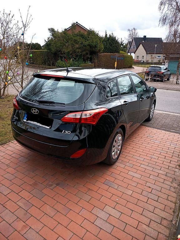 Gebraucht Hyundai i30 110 PS (80 kW) 2015 Schwarz Kombi