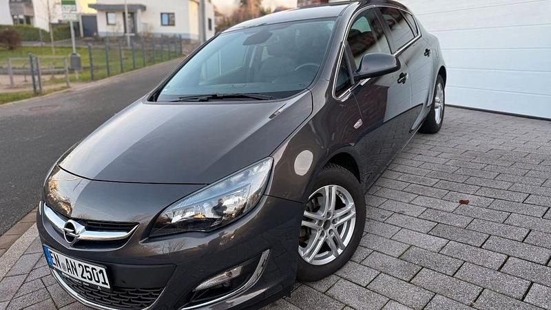 Gebraucht Opel Astra Exklusiv 140 PS (102 kW) 2015 Grau Limousine