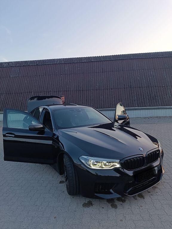 Schwarz Gebraucht 2018 BMW M5 Sport Line Limousine | 52.990 € - Bild 1/4
