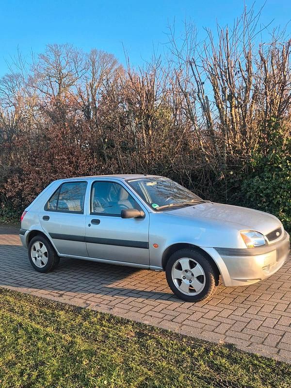 Gebraucht Ford Fiesta 2001 Silber Kleinwagen
