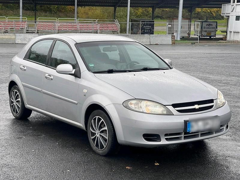 Silber Gebraucht 2008 Chevrolet Lacetti Kleinwagen | 1.350 € (Fairer Preis) - Bild 1/4