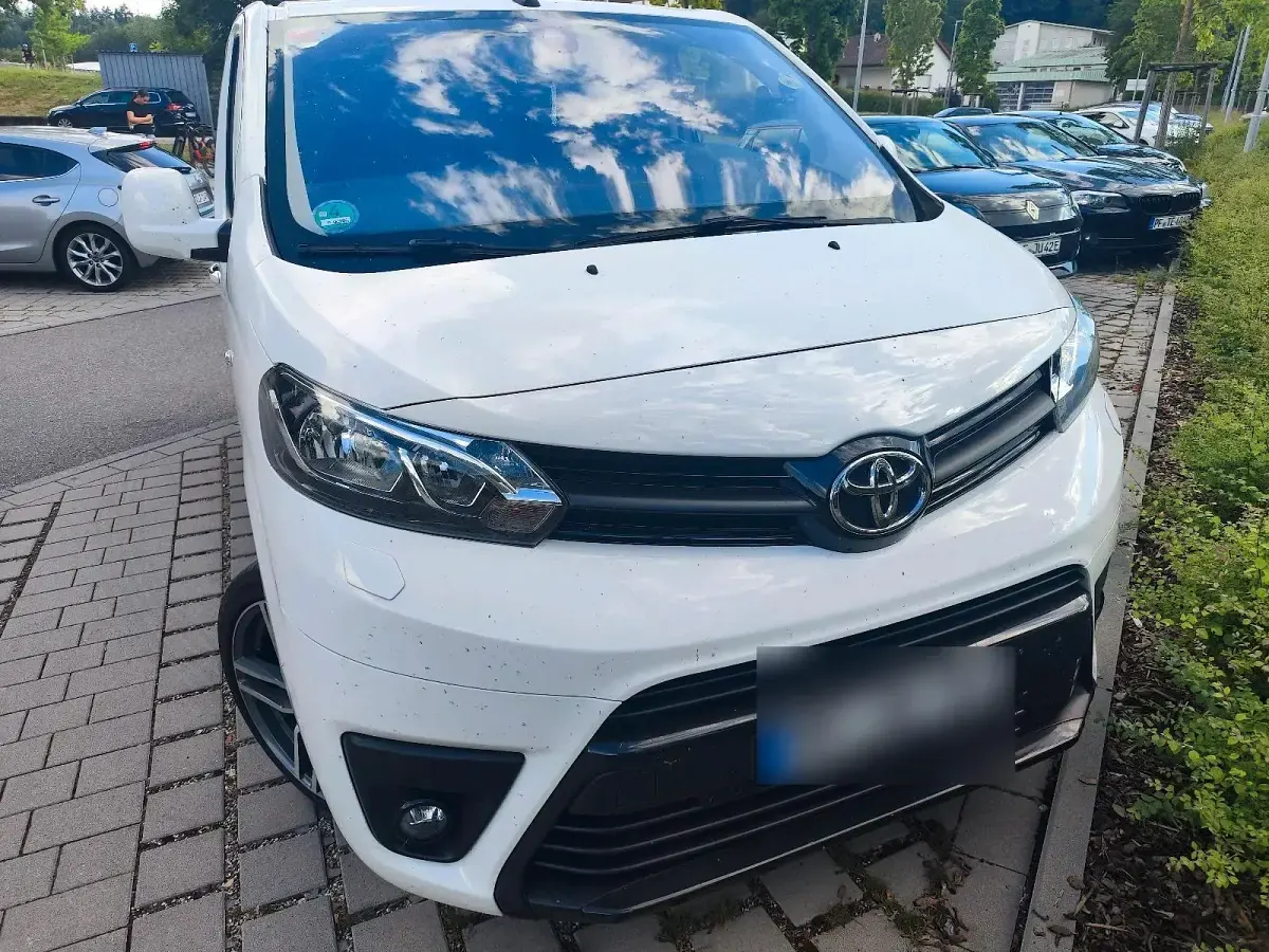 Gebraucht Toyota Proace Verso 144 PS (105 kW) 2022 Weiß Kombi