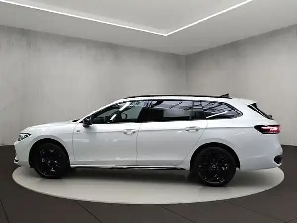 Neu VW Passat 150 PS (110 kW) 2026 Oryxweiß perlmutteffekt Kombi