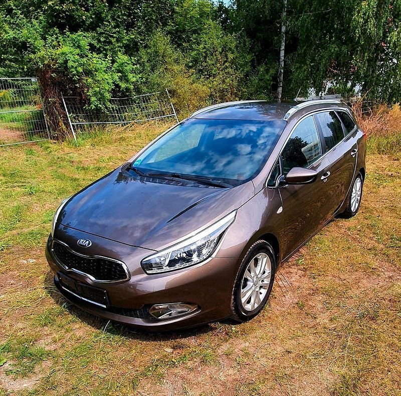 Braun Gebraucht 2014 Kia Ceed Vision Kombi | 7.550 € (Guter Preis) - Bild 1/4