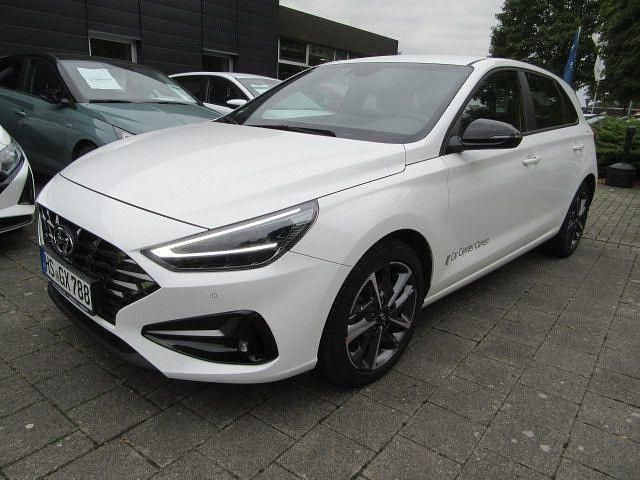 Weiß Gebraucht 2024 Hyundai i30 GO! Limousine | 19.990 € (Fairer Preis) - Bild 1/4