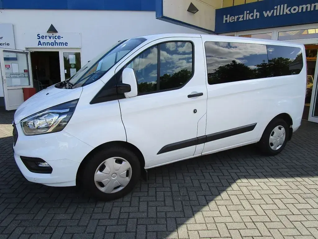 Gebraucht Ford Tourneo Trend 131 PS (96 kW) 2019 Weiß Van / Kleinbus