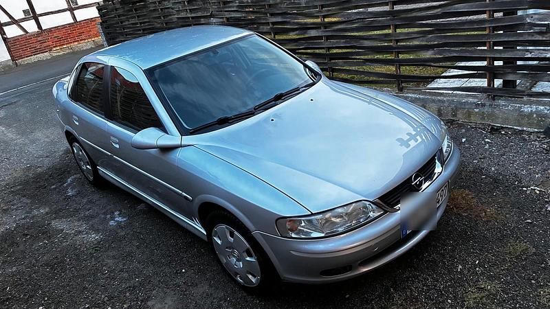 Silber Gebraucht 1999 Opel Vectra Limousine | 850 € (Fairer Preis) - Bild 1/4