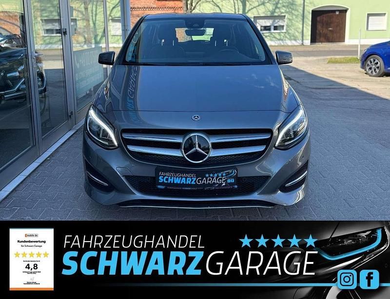 Gebraucht Mercedes B200 Style 156 PS (114 kW) 2018 Grau Van / Kleinbus