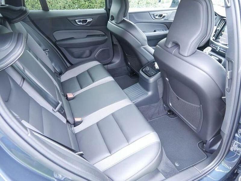 Gebraucht Volvo 360 335 PS (246 kW) 2024 Andere Limousine